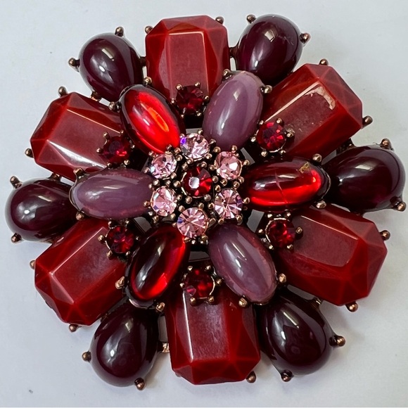 Vintage Jewelry - Regency Multicolor Mauve Red stones embellished copper-tone floral pin brooch